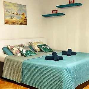 verificați disponibilitatea