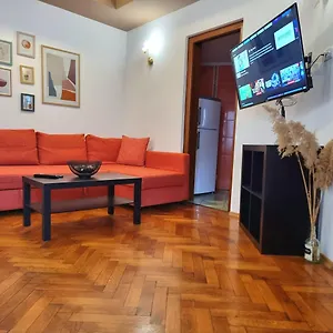 Peaceful Getaway - Generous 3-bedroom Sanctuary - Close To Historic Old Town Apartament